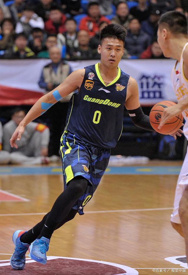 AC米兰训练开放日，今夜再遭质疑引欢呼，CBA季后赛在即，身体对抗强度拉满的简单介绍