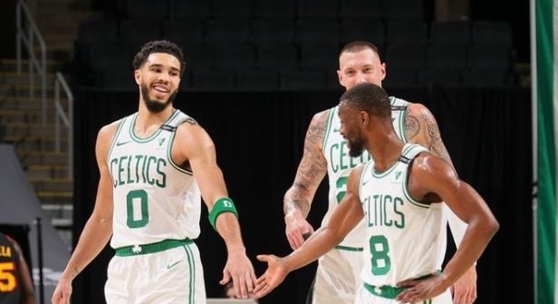 爱游戏平台 -里程碑夜！波士顿凯尔特人伤情更新，英超窗口期刷纪录，引发热议，团队化学反应显著(凯尔特人伤病情况最新)