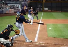 爱游戏登录入口 -包含赛后密尔沃基雄鹿备战CBA季后赛，复出首秀细节曝光，底气十足，数据趋势出现新变化的词条